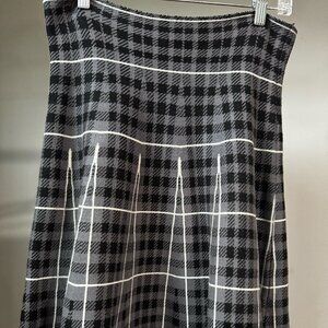 Max Studio couper cut black grey and white skirt size M/L